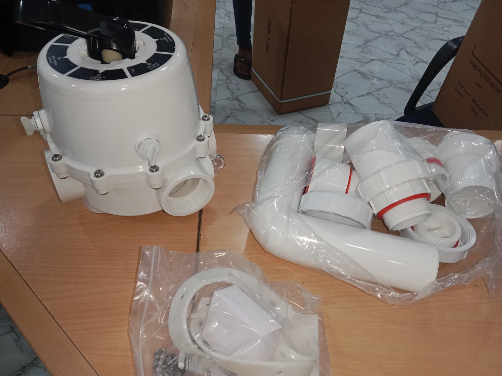 Swimming pool multiport valve