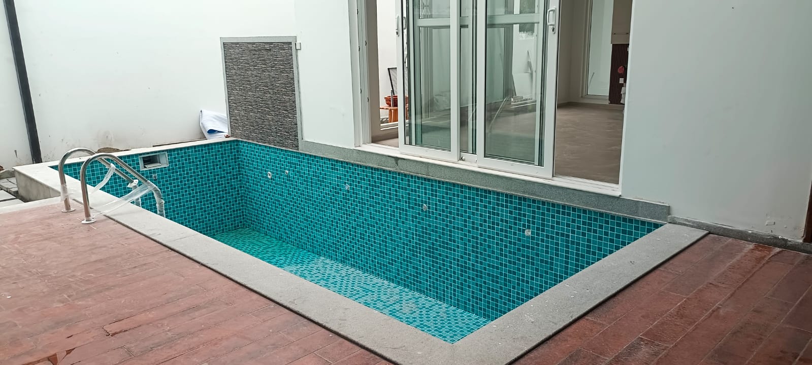 Ground swimming pool